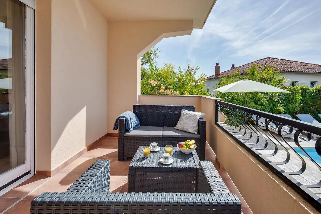 Juric Apartments-Rab Palit 0*,